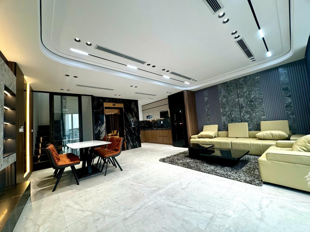 Siêu Phẩm Mặt Phố Hồng Tiến,Full Nội Thất,7 Tầng Thang Máy,Vị Trí Đẹp Nhất Hồng Tiến.
