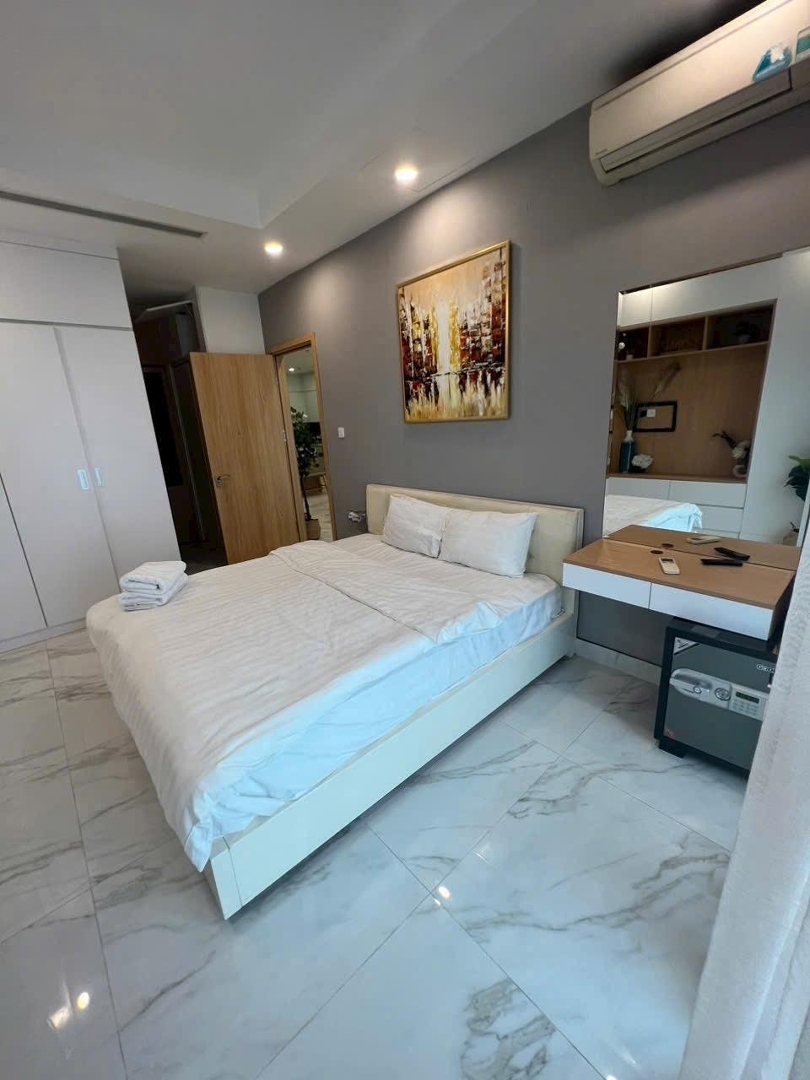 Em Cho Thuê Căn Hộ Royal City R23012B Thiết Kế 2 Phòng Ngủ-105M; Full Đồ Đã Thay Mới Điều Hoà