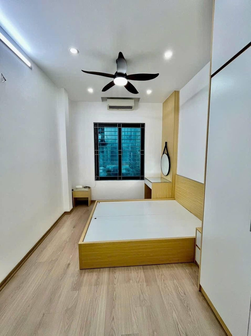 Bán Nhà Phố Thái Thịnh, Quận Đống Đa, Kd, Ngõ Thông, Ôtô Đỗ Cửa, 39M2, Mặt Tiền 4.3M, Chỉ 7.45 Tỷ