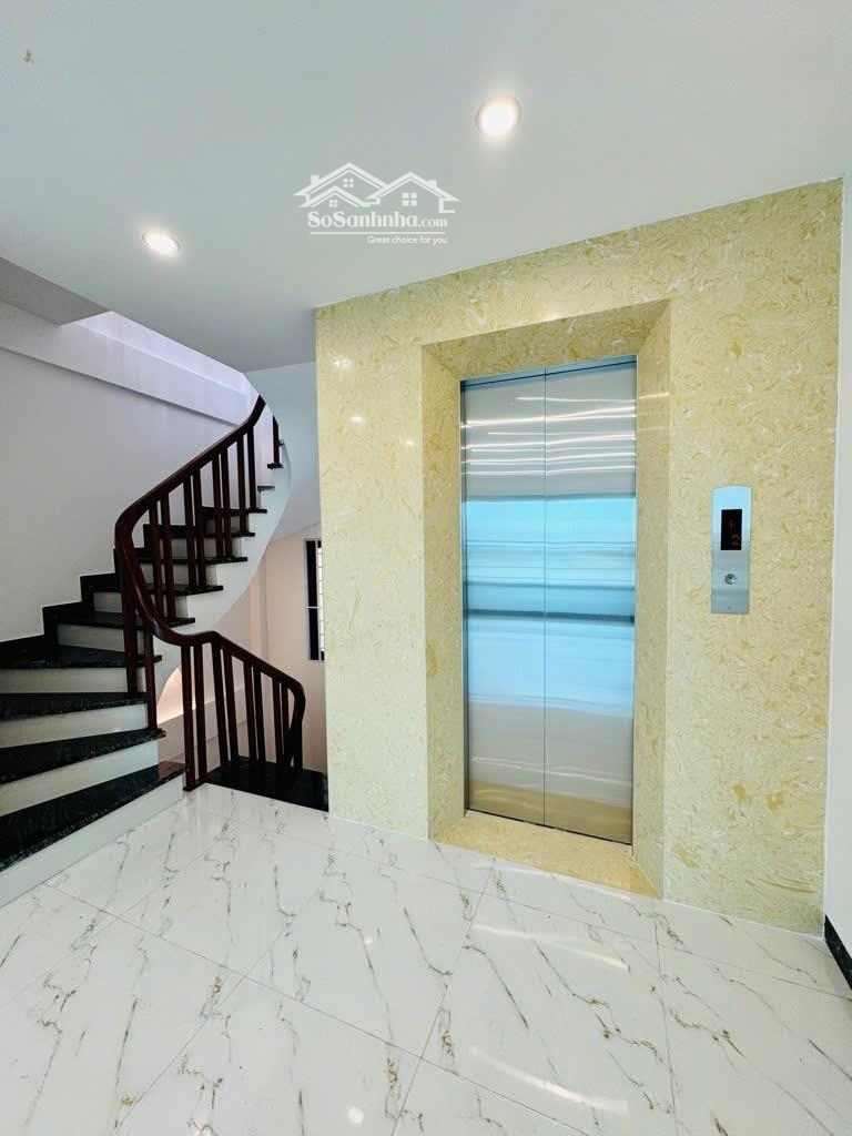 Giáp Bát Nhà Mới 6 Tầng Thang Máy Phân Lô Ngõ Thông Cách Phố 50M