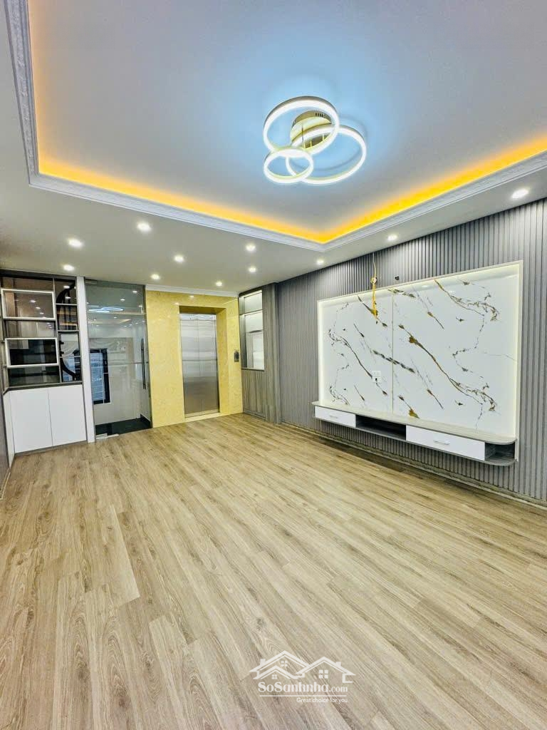 Giáp Bát Nhà Mới 6 Tầng Thang Máy Phân Lô Ngõ Thông Cách Phố 50M