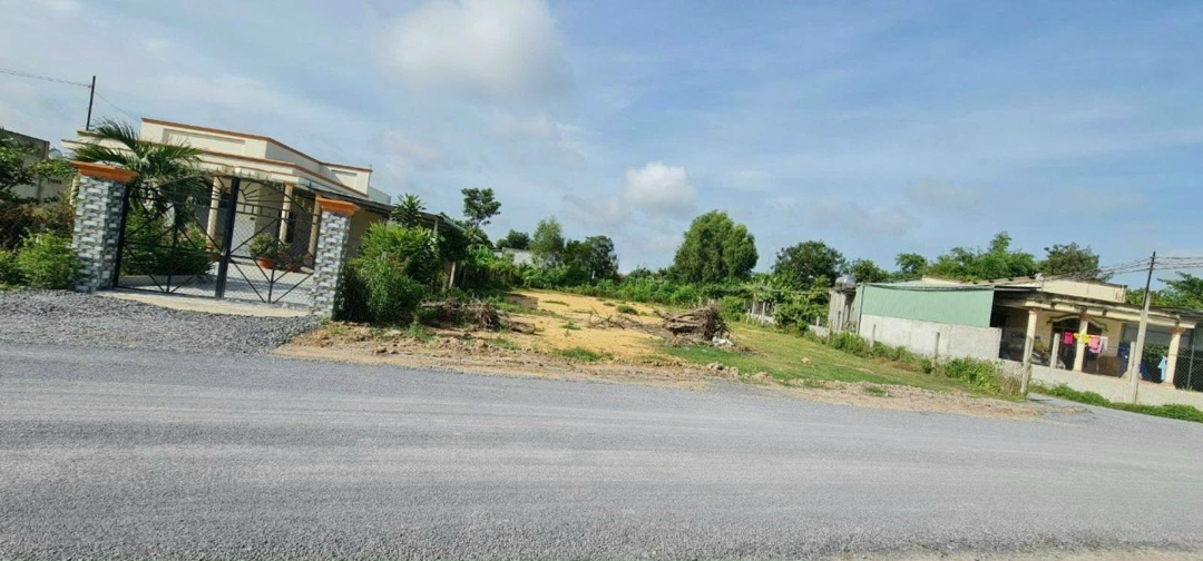 Lô Góc 2Mt Đường Nhựa 16M Đức Ngãi Gần 2 Dự Án 935Ha, 197Ha Vin Hậu Nghĩa Đức Hoà. 999M2 Chỉ 7,9 Tỷ