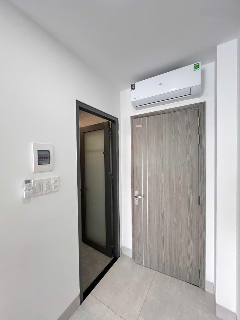 Bán Nhà Đường Hồ Văn Huê Phú Nhuận - 5 Tầng Thang Máy - Dòng Tiền 99 Triệu/Tháng - Chỉ 32,8 Tỷ