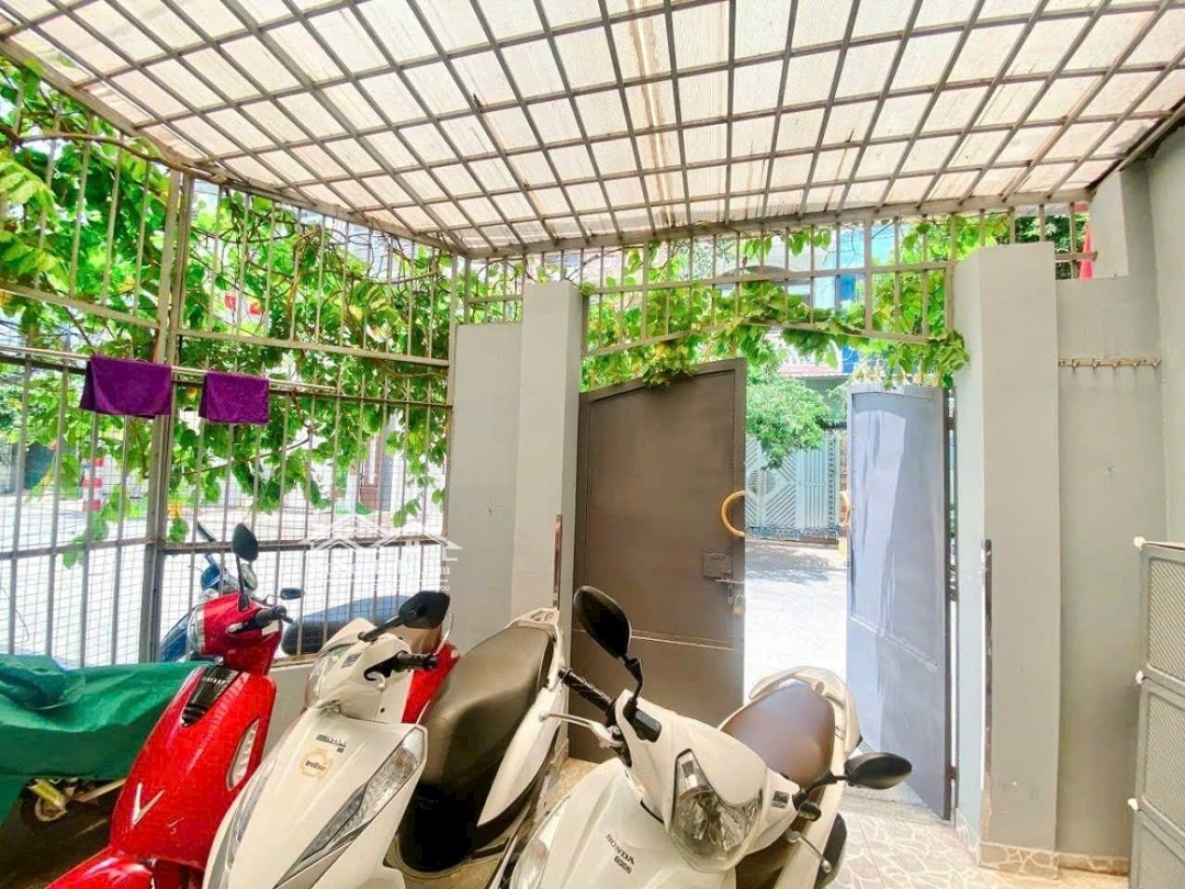 Cần Tiền Bán Gấp. Căn Góc 2 Mặt Hẻm Xe Tải. Nhà 3 Lầu. Ngay Nhà Ga T3. Giá Chỉ 11.9 Tỷ