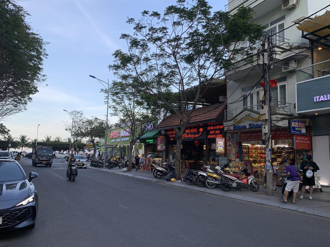 Cho Thuê Mặt Tiền Kinh Doanh Nha Trang. Đường Biệt Thự, Cách Biển 30M. Dtsd 300 M2 Giá 100 Tr/Thang