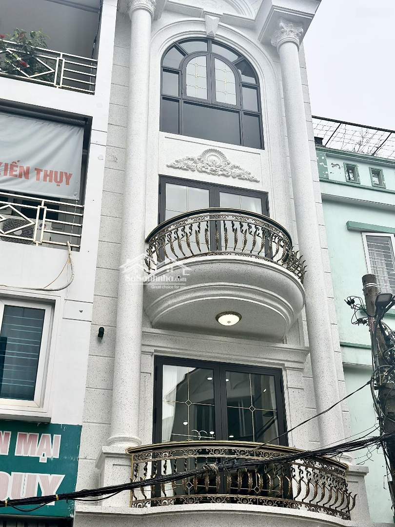 Nhà 4 Tầng Thang Máy Phố Văn Cao, Oto Đỗ Thoải Mái, Đường Phân Lô