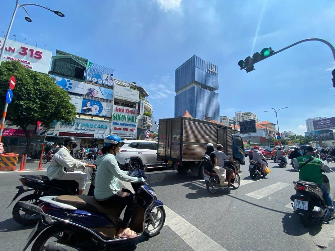 Ngộp! Hạ Sâu 50 Tỷ - Bán Đất Ngay Phan Đăng Lưu Pn - 19X30M Cn 570M2 - Ctxd: 2 Hầm 11T - Giá Bán 75 Tỷ