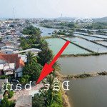 Đất ven biển