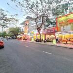 Bán nhà mặt tiền đối diện chợ đêm Hùng Vương - Nha Trang, cách biển chỉ hơn 100m.