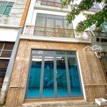 Cho thuê nhà 2 lầu 4phòng ngủ đường Trần Nam Phú giá chỉ 11 triệu