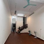 bạch đằng - cho thuê tòa nhà 6 tầng, dt 200m2, mt 5.2m, thang máy, tầng chia 2 phòng, giá 70 triệu