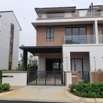 chính chủ gửi bán căn nhà phố swan bay, lô góc 3 mặt thoáng. gần clubhouse. giá chỉ 50tr/m2