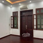 bán nhà mặt phố dịch vọng, oto đỗ trong nhà, diện tích 60m2, mặt tiền 4.2, giá: 11.2 tỷ