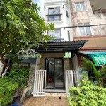 Nhà cho thuê mặt tiền Lê lâm. Quận Tân Phú. Dtsd 72m2