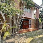 Villa Sân Vườn Có Thang Máy, Nội Thất 4PN HXH Gần TGDĐ, Trường học