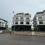 chính chủ cần bán căn shophouse 2 mặt tiền đường trục chính đẹp nhất dự án giá tốt.