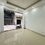 Cho thuê nhà riêng 50m2 phân lô, ô tô Hoàng Quốc Việt, tiện kinh doanh