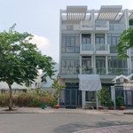 chỉ 3,9 t.ỷ 100m2 - 5x20 - đất nằm trong khu phân lô đất vuông - đường sạch đẹp