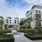 chính chủ cần bán biệt thự 240 m2 tại park city với giá tốt nhất thị trường: liên hệ 0986126598