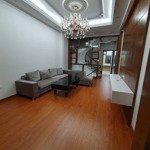 Cho thuê nhà Trần Quốc Hoàn, phân lô, KD, 45m, 5 tầng, nhà đẹp, 20Tr