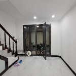 gia đình tôi cần bán căn nhà 21m2 * 4 tầng, mặt ngõ phố cảm hội, lò đúc, hai bà trưng