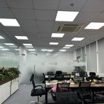 cho thuê văn phòng 110m2 giá chỉ 252.200đ tại đường trần thái tông, cầu giấy đã chia sẵn 3 phòng