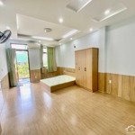 studio ban công siêu rộng - sát cầu sài gòn, full nội thất