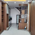 cho thuê nhà 5 tầng mới xây hoa lâm, đức giang 35m2/ sàn, giá: 10 triệu/ tháng lh: 0984.373.362