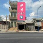 Nền mặt tiền đường Hoàng Quốc Việt