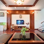 chính chủ cho thuê căn hộ duplex 4n1k view 300m2 phố lạc chính , phường trúc bạch , quận ba dình