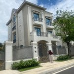 cần tiền bán nhanh căn biệt thự mặt sông vinhomes grand park 322 m2 giá 40 tỷ