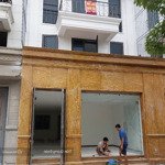 cho thuê shophouse thuận an, gia lâm, dt 90m, 5 t, mt 6m, đường 22m, vỉa hè, thang máy, kinh doanh.