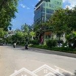 cực hiếm ! nhà hơn 4 tỷ thang máy, 1 nhà ra ô tô tránh nhau.