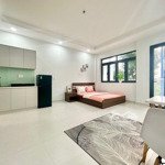 căn hộ ban công 40m2 fullnt có thang máy, mặt tiền đường lớn an ninh ngay đại học văn lang