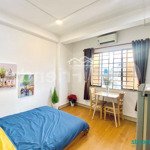 studio full nội thất, cửa sổ lớn siêu thoáng ngay mặt tiền trần hưng đạo