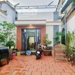 nhà cấp 4 có sân rộng rãi, sạch đẹp như mới vào ở ngay! gần 100m2 - kế bên hoàng diệu 2, giá còn tl