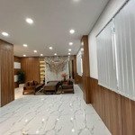 cho thuê gấp căn nhà mới tinh 8x16 giáp mt nguyễn sơn, có thang máy, có penthouse trên tầng thượng