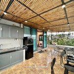 cho thuê căn hộ penthouse 1 phòng ngủ cao cấp_vintage style_sân vườn riêng biệt_bếp mở full view