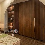 tôi cần cho thuê gấp căn hộ chung cư 15-17 ngọc khánh, 160m2, 3pn, view hồ giảng võ