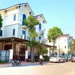 bán biệt thự 135m2 cực đẹp, đường thông,hè thoáng, trong đại đô thị nước ngoài