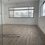 văn phòng 30 m2 vạn phúc city, thang máy, đường nguyễn thị nhung. giá 5.5 triệu/tháng