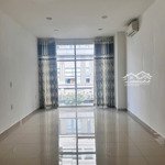 tôi cần cho thuê căn studio sunrise city view , 40m2, nội thất cơ bản, giá: 9tr/th. lh 0762 318006