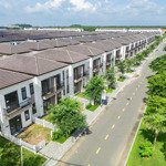 nhà phố 100m2, 2 lầu, sổ sẵn, 1,9 tỷ/ căn. thanh toán trả chậm 2 năm. vietcombank cho vay 70%