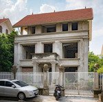 bán căn biệt thự đơn lập 500 m2, làng việt kiều châu âu giá: 135 tỷ, liên hệ: 0984 524 619