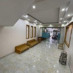 cho thuê nhà khu phân lô văn cao, dt: 90m2, 4 p.ngủ khép kín.