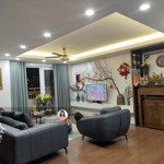 cần bán căn 132m2 tòa 197 trần phú, hà đông, 3n2wc nhà đẹp, giá nhỉnh 5 tỷ, có thương lượng