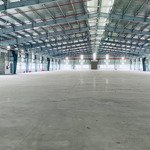 cho thuê 2600m2 kho chứa hàng có pccc đầy đủ , xe cont vào trong kho được