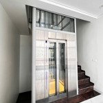 cho thuê tòa nhà 180m2 x5t thông sàn có thang mái, vị trí đẹp thoáng mát tại ngụy như. giá 75tr