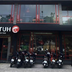 cho thuê mbkd showroom, nhà hàng phố tây sơn 300m2 x 2 tầng , mt 15m 370tr/tháng vị trí siêu đẹp