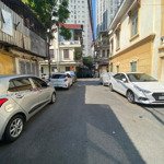 cho thuê nhà 230m2, phố khương trung, 3 pn, có sân riêng, ngõ ô tô tải tránh.